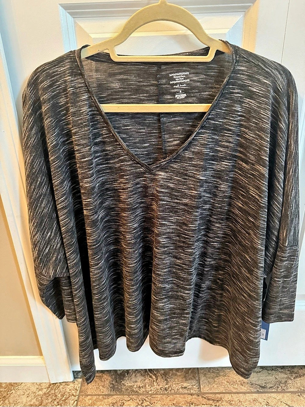 Simply Vera Wang Women's Black V-Neck Tunic